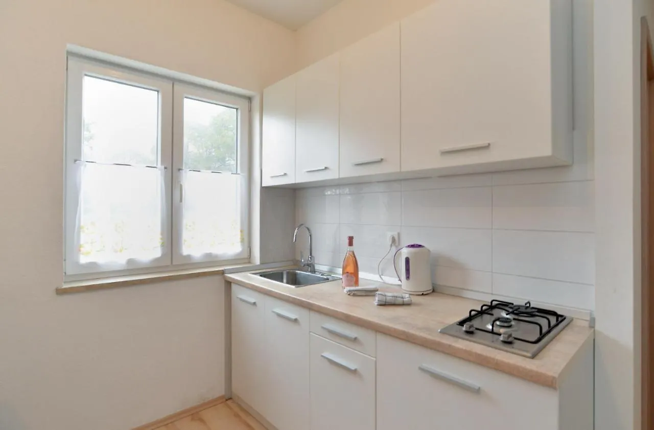 Apartments Dino 1355 Pula 0*,