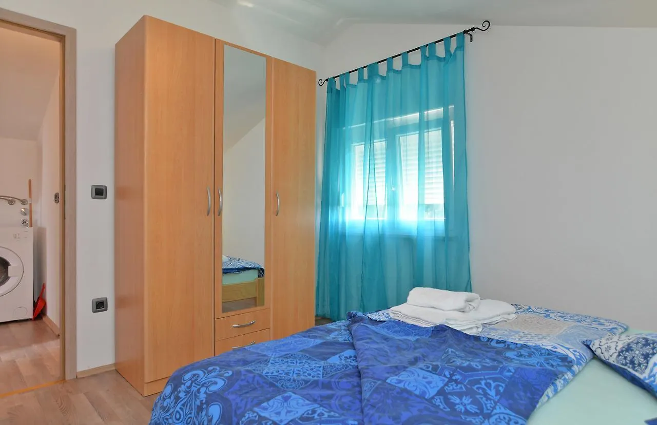 Apartments Dino 1355 Pula 0*,  Croatia