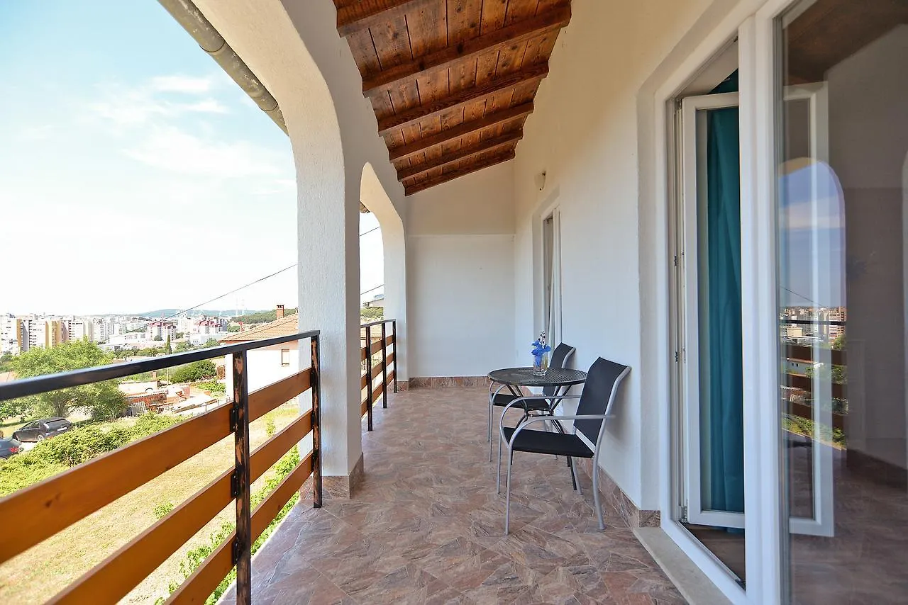 Apartments Dino 1355 Pula Croatia