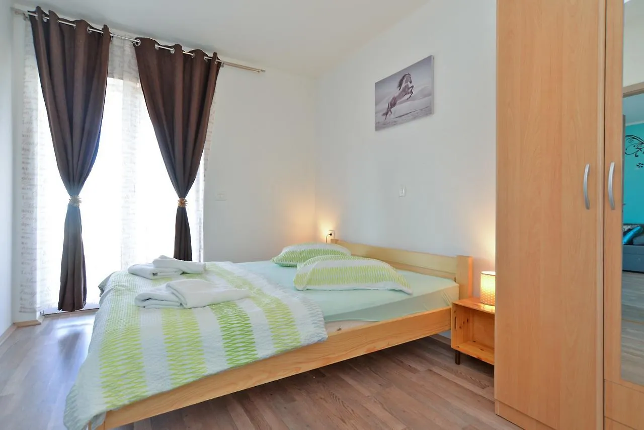 Apartments Dino 1355 Pula Croatia