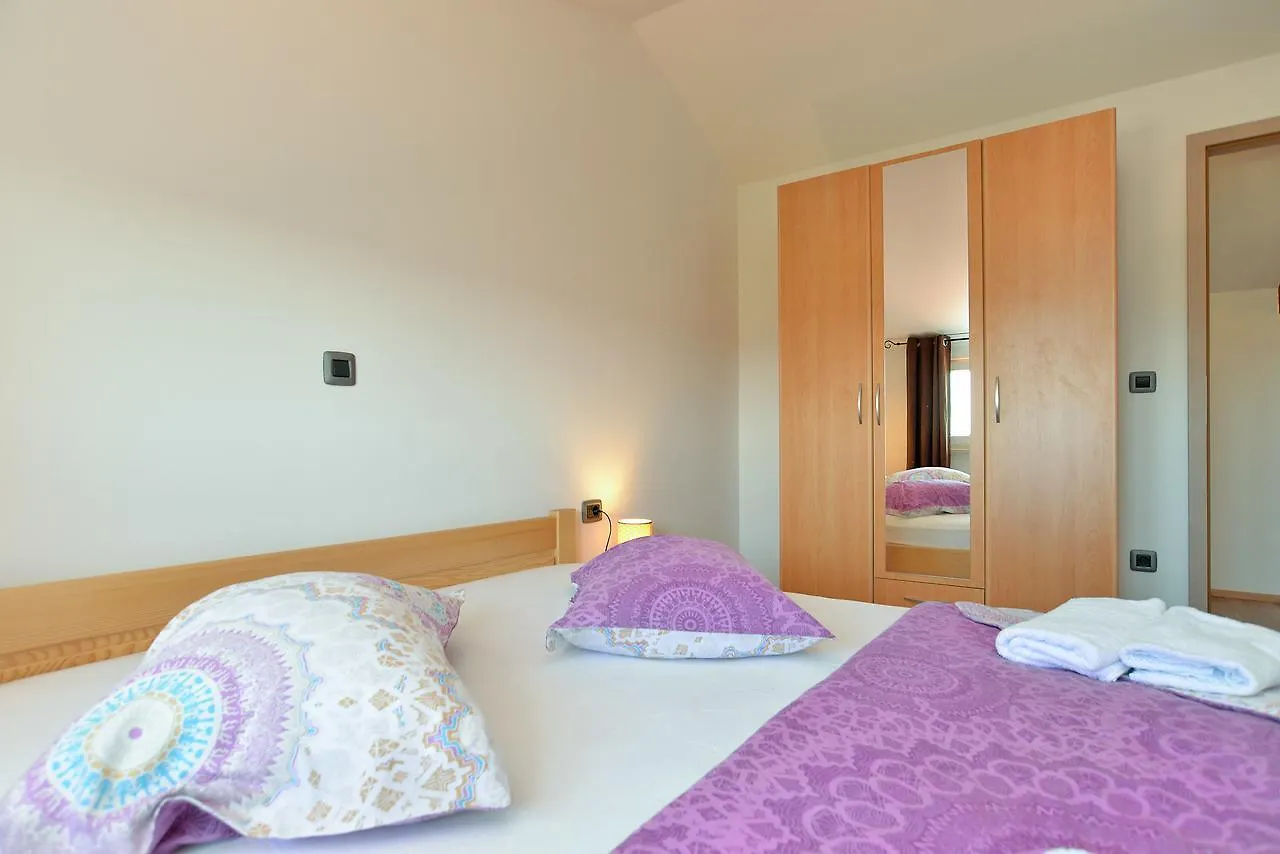 Apartments Dino 1355 Pula Croatia