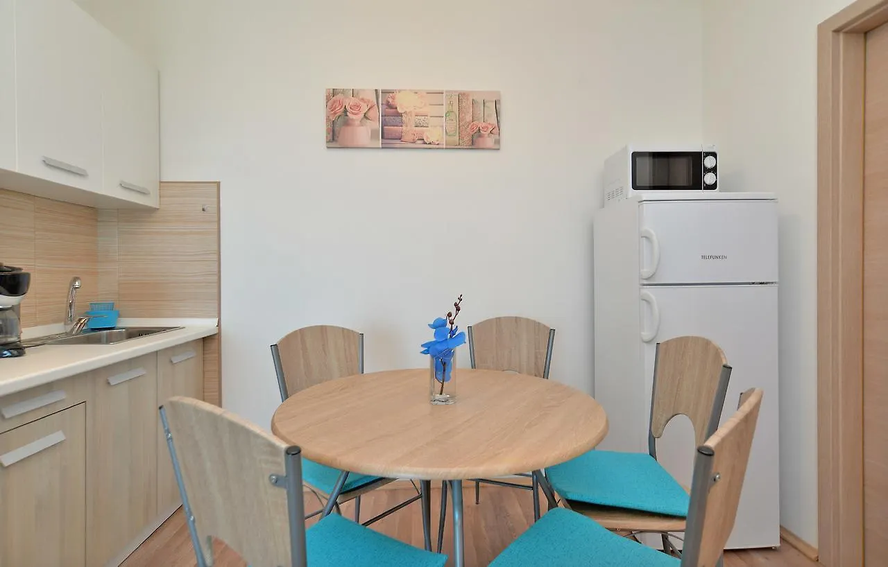 Apartments Dino 1355 Pula 0*,  Croatia