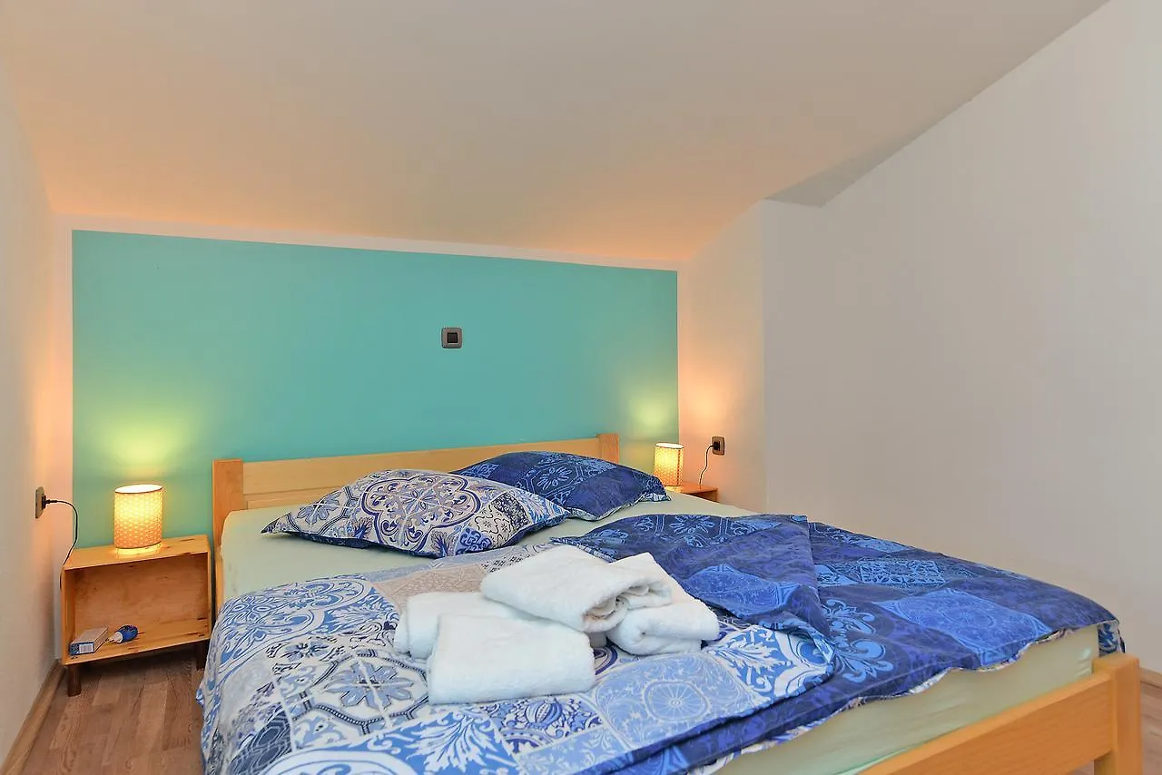 Apartments Dino 1355 Pula 0*,