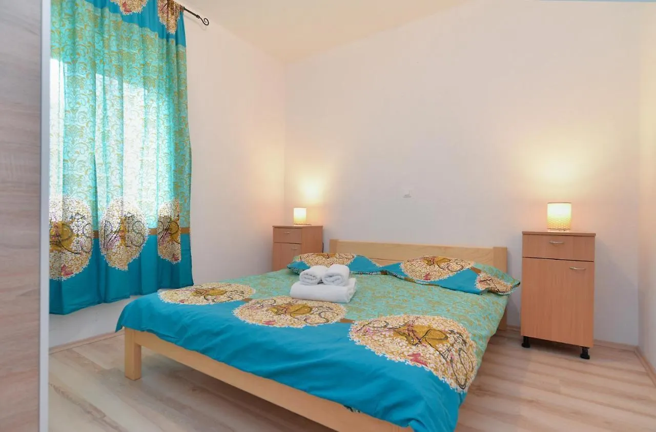 Apartments Dino 1355 Pula Croatia