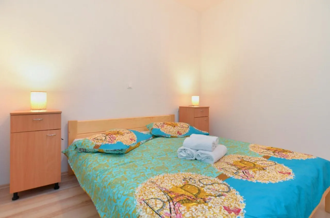 Apartments Dino 1355 Pula 0*,  Croatia